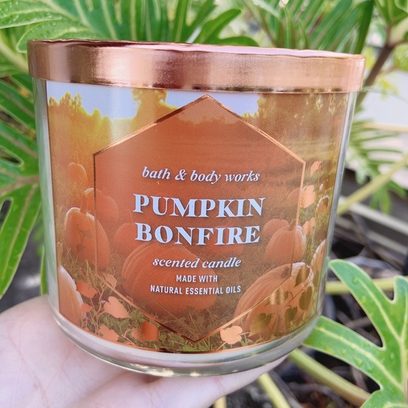Pumpkin Bonfire candles bundle from Bath & Body Works - Picture 7 of 8